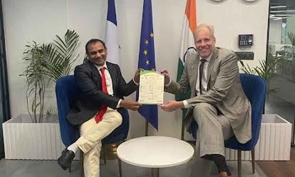 Description: CEO of Pulsus Srinubabu Gedela with managing director, European Business and Technology Centre Poul  V Jenson in New Delhi